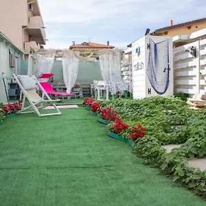 https://la-coccinella.it-tuscanyhotel.com